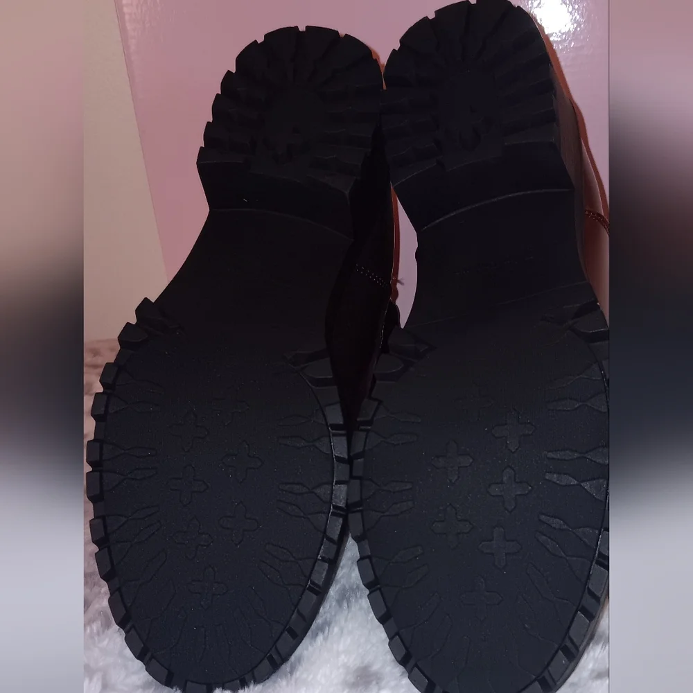 Juicy Couture One Up Chelsea Chunky Heel Burgundy Ankle Boots Women Size 7.5 - Picture 8 of 9